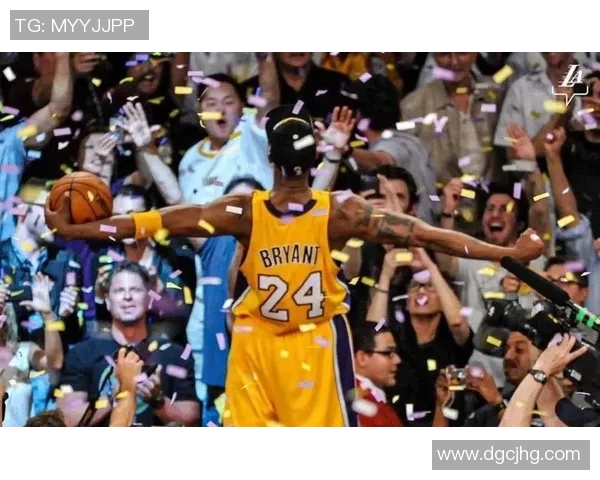 足球传奇科比与当代足球明星的巅峰对决精彩瞬间回顾 足球传奇科比与当代足球明星的巅峰对决精彩瞬间回顾