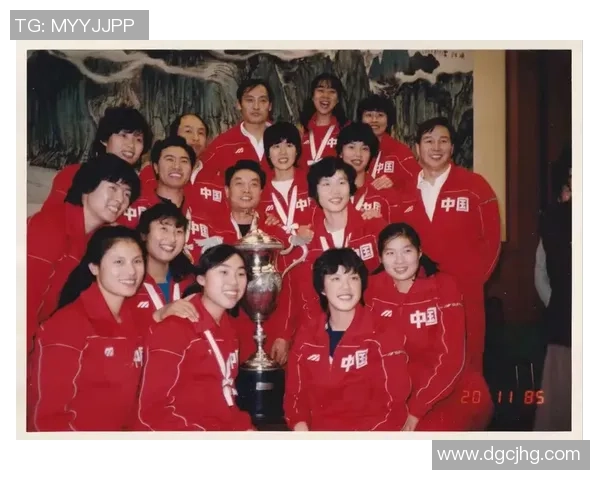 成都排球队的成长之路:一段关于奋斗与团结的排球纪实故事 成都排球队的成长之路:一段关于奋斗与团结的排球纪实故事